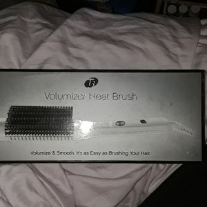T3 volumizer heat brush